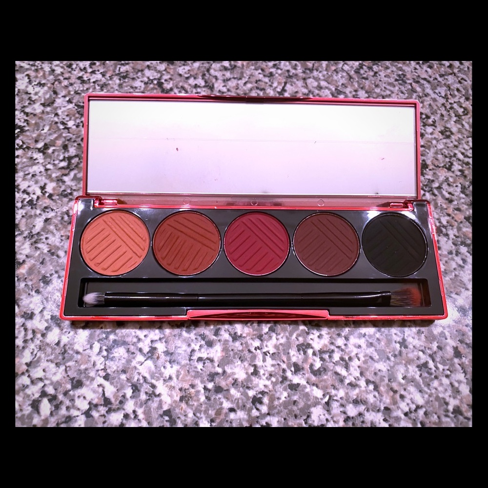 Blushing Berries eye shadow pallet. Never used!